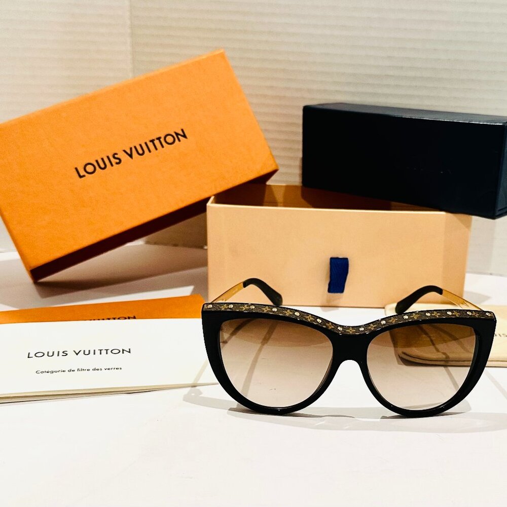 Unique Louis Vuitton Sunglasses with Monogram Trim - EXCELLENT CONDITION